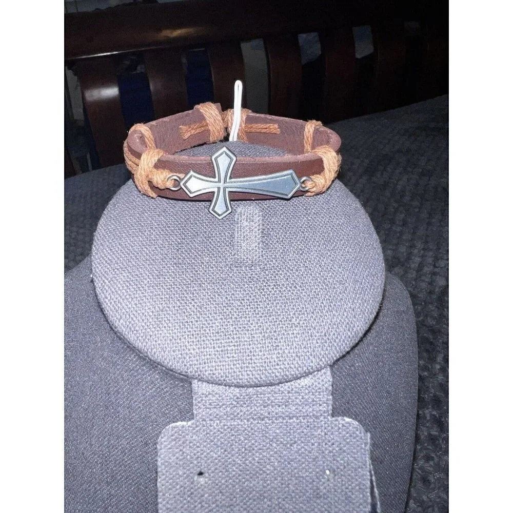 Christian Cuff Bracelet ANTIQUE SILVER CROSS Leather Adjustable Strap Set